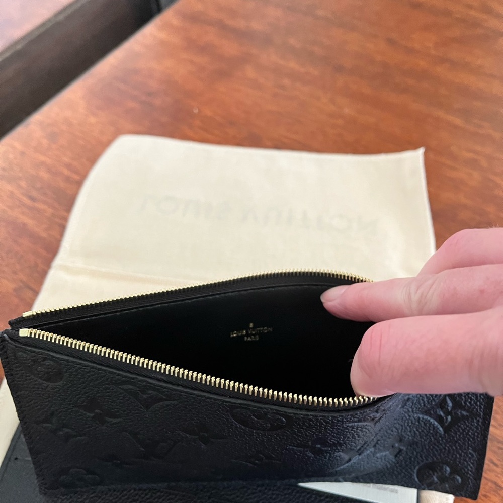 LV pouchette reserved
